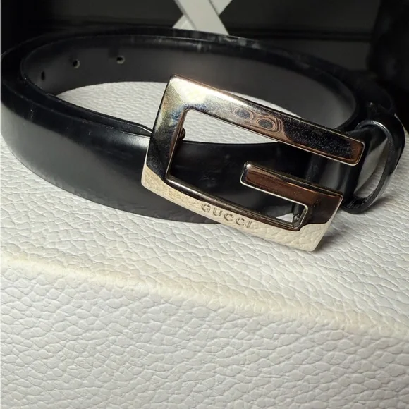 Gucci Black Leather Belt with silver  Buckle - Picture 2 of 4